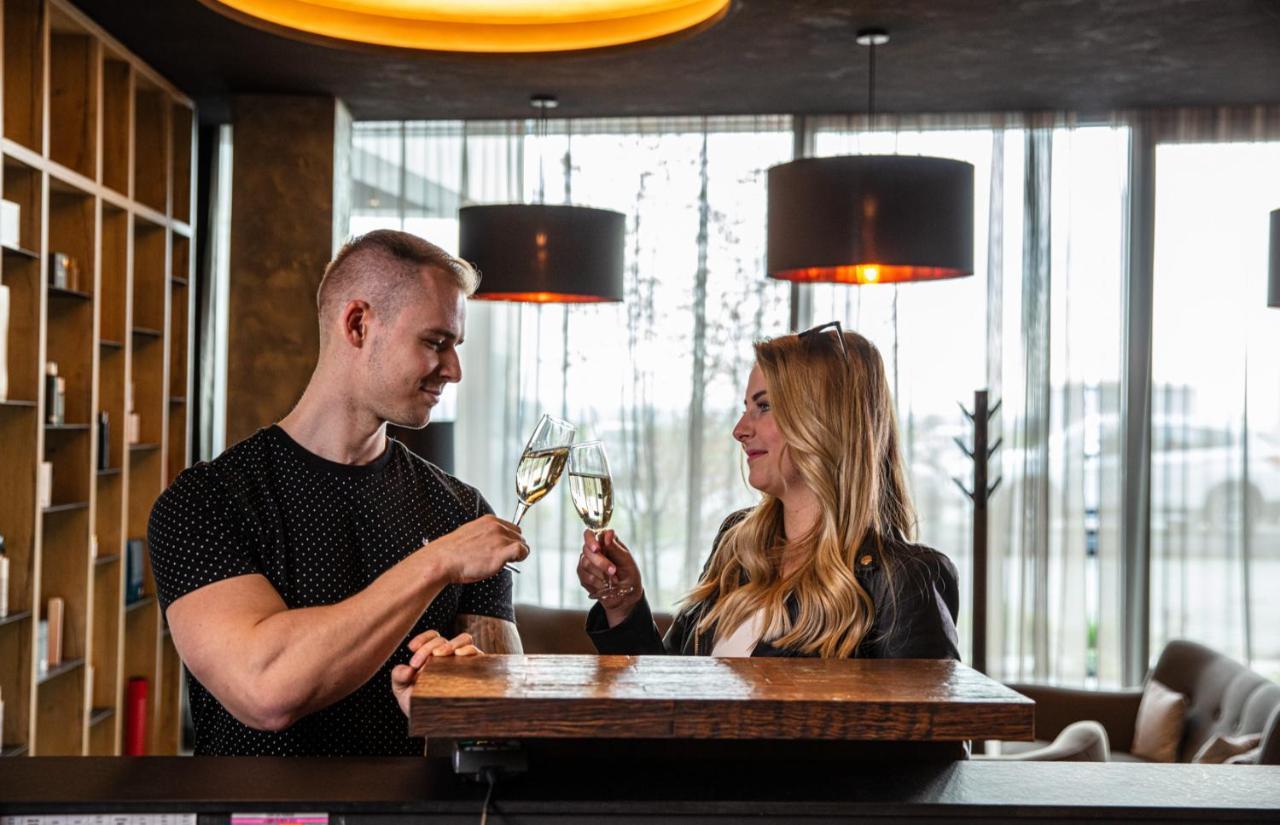 Nutrend World Hotell Olomouc Eksteriør bilde