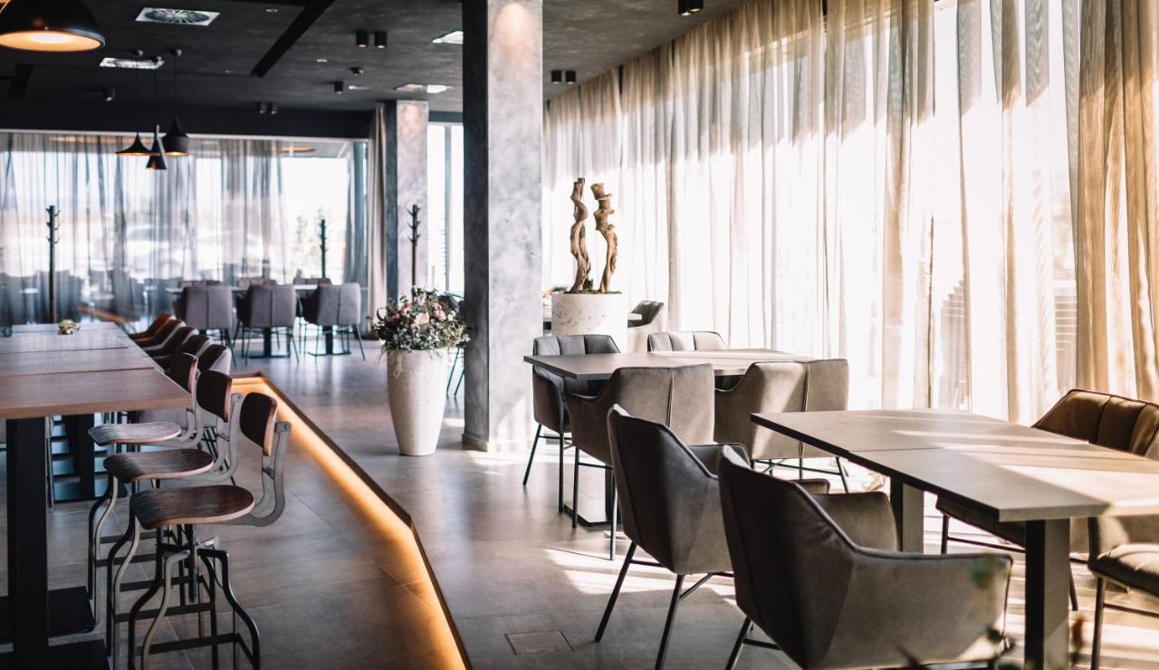 Nutrend World Hotell Olomouc Eksteriør bilde