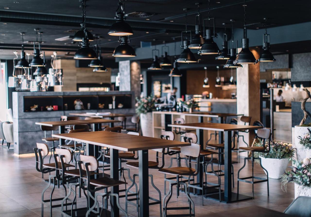 Nutrend World Hotell Olomouc Eksteriør bilde