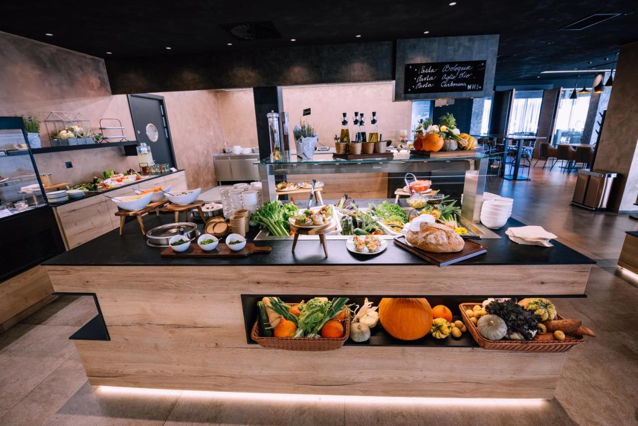 Nutrend World Hotell Olomouc Eksteriør bilde