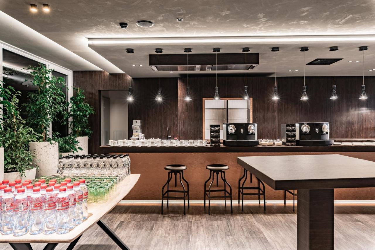 Nutrend World Hotell Olomouc Eksteriør bilde
