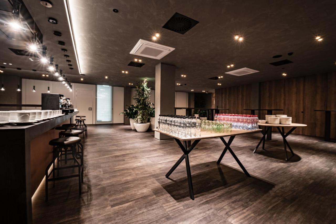 Nutrend World Hotell Olomouc Eksteriør bilde